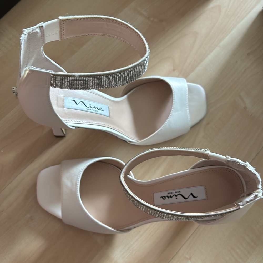 Nina Ivory Dezzie heels - Picture 2 of 6